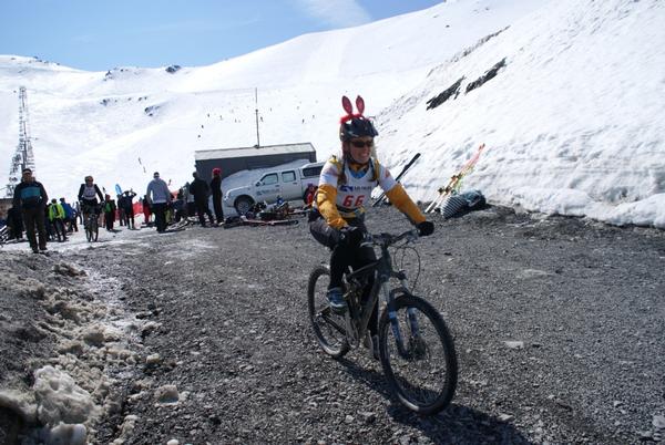 Mountain biker making her way down the Mt Hutt access road in the 2010 Peak to Pub